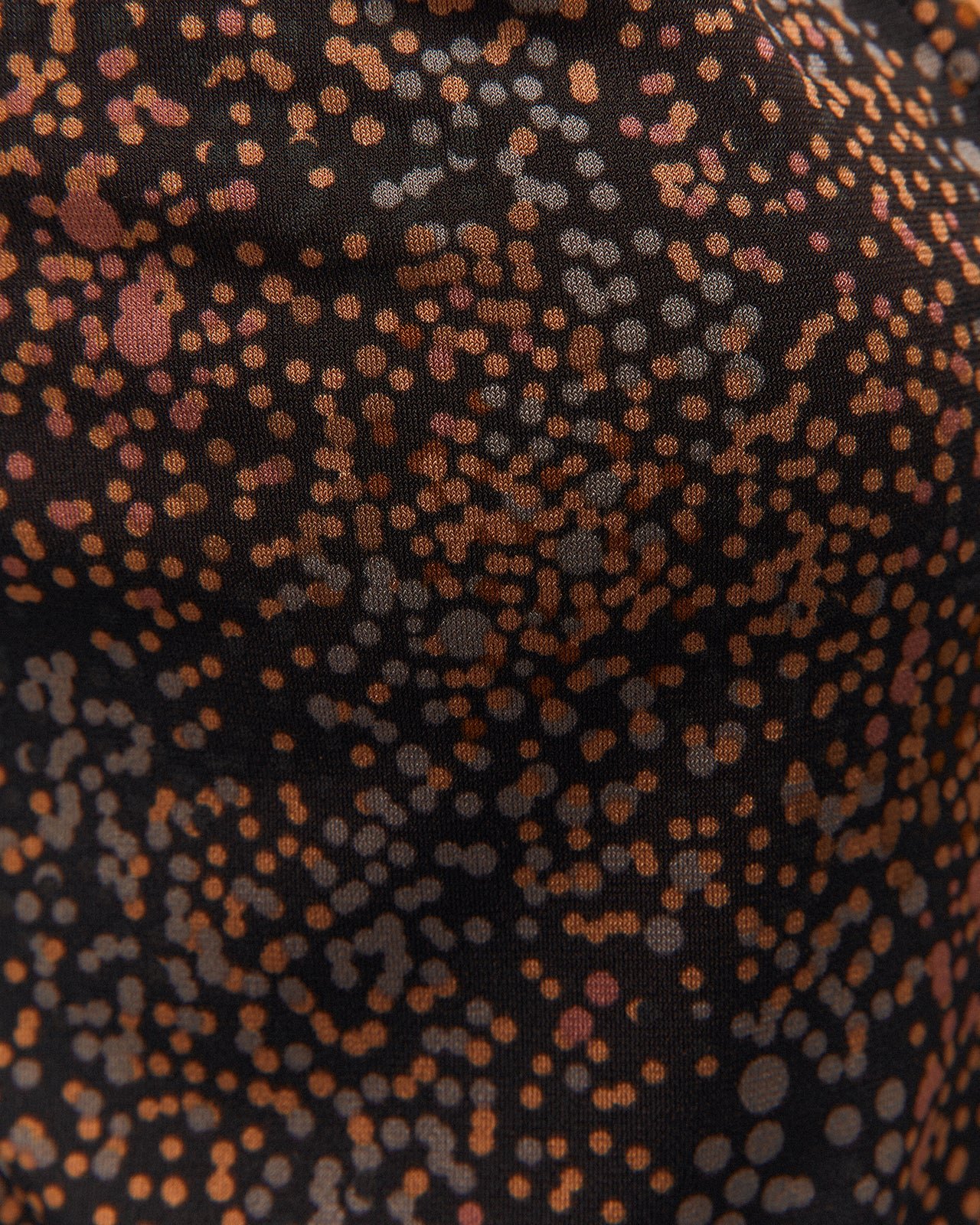 Camiseta cuello pico con un micro estampado · Multicolor