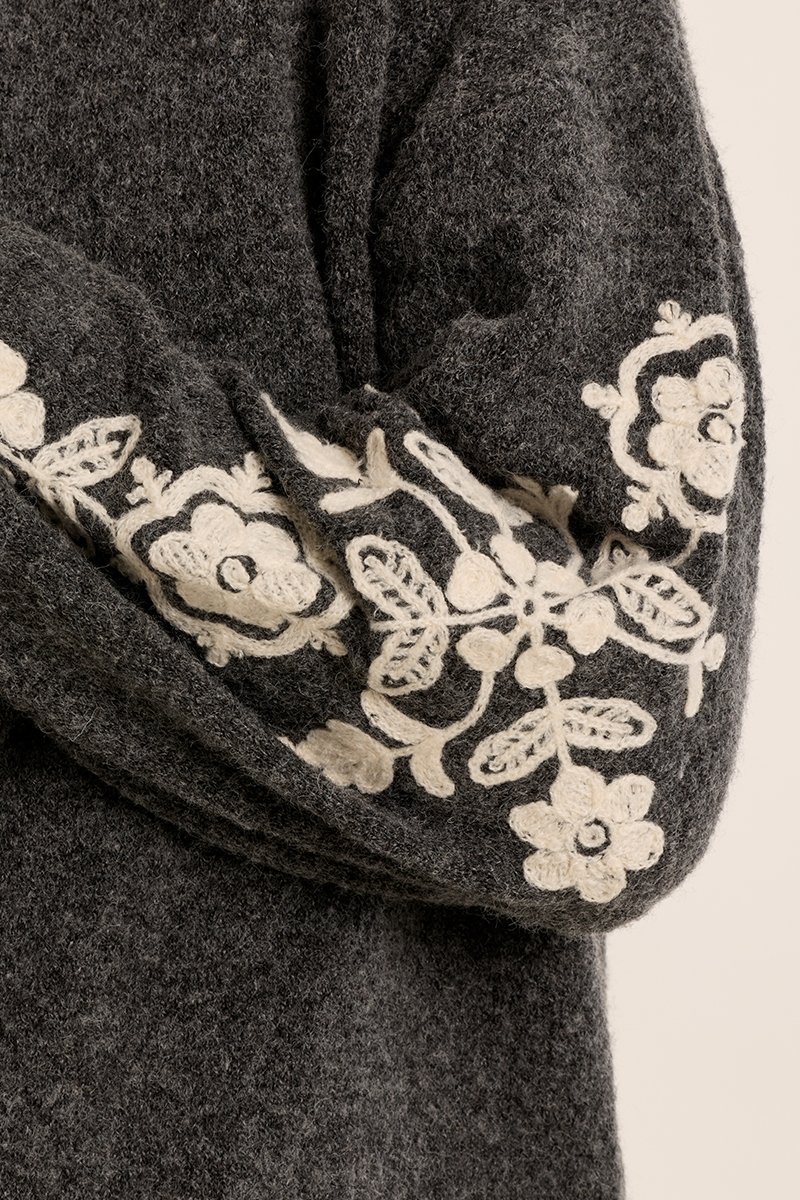 Jersey de manga larga detalle flores · Ash Dark Grey