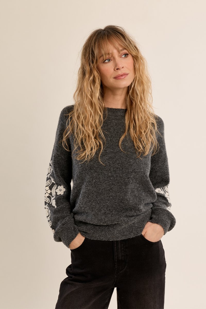 Jersey de manga larga detalle flores · Ash Dark Grey