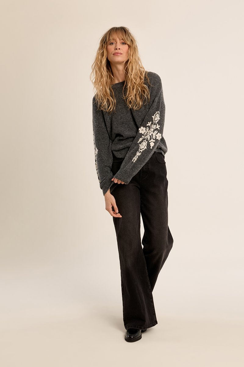 Jersey de manga larga detalle flores · Ash Dark Grey