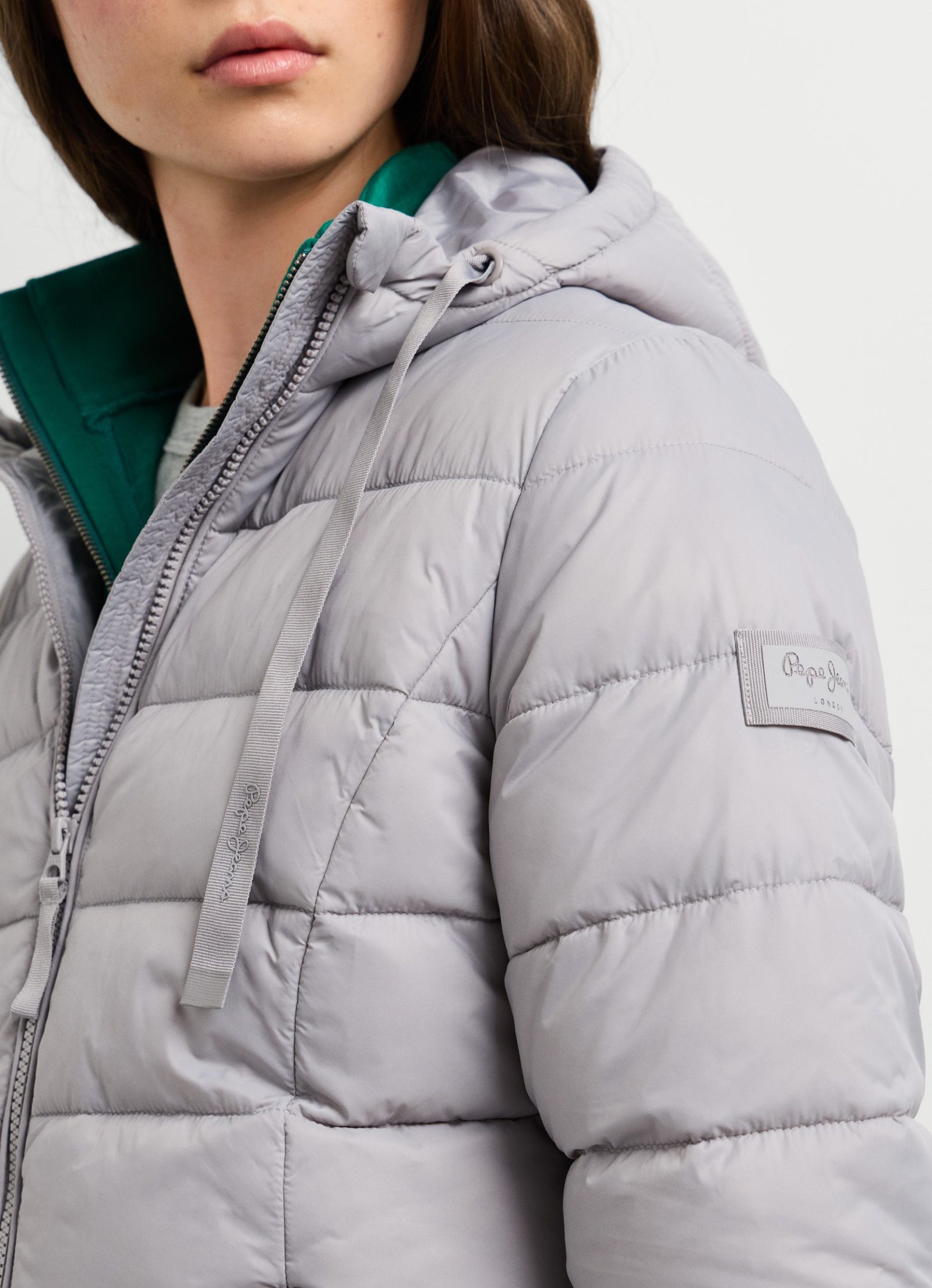 Plumífero acolchado con capucha · British Grey