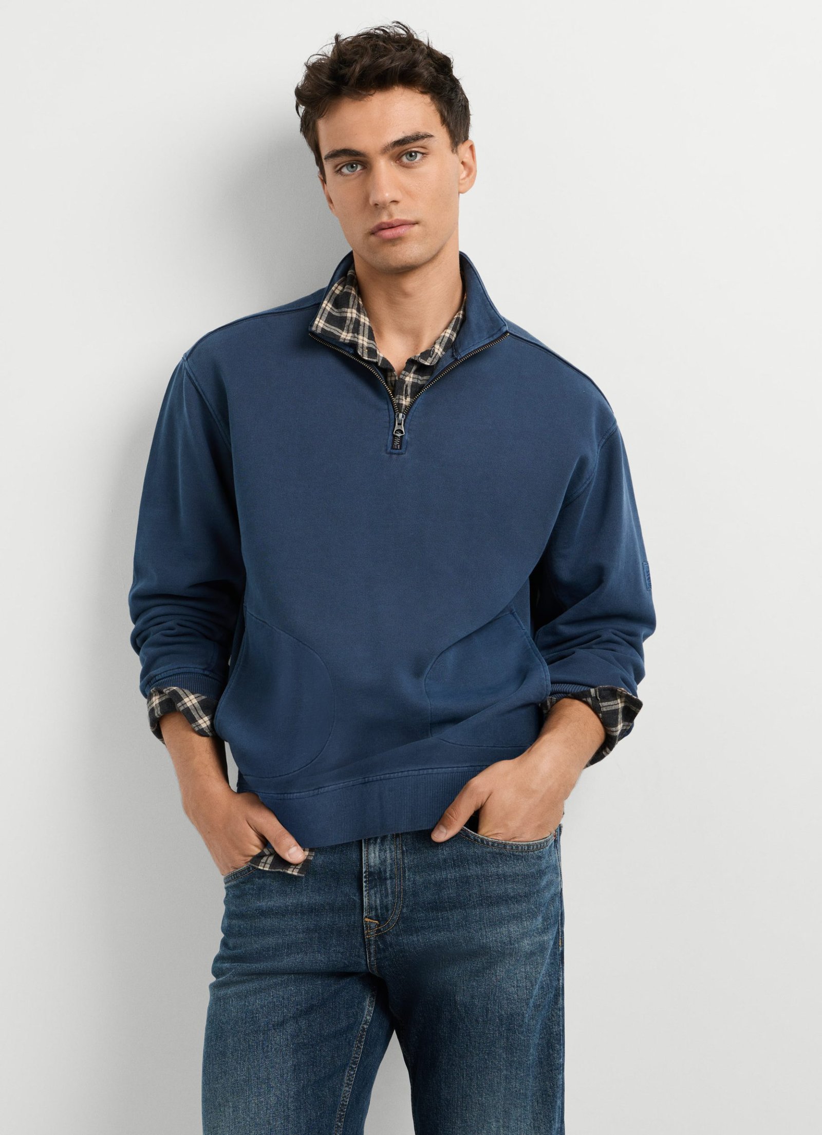 Sudadera cuello alto fit casual · Dulwich Blue