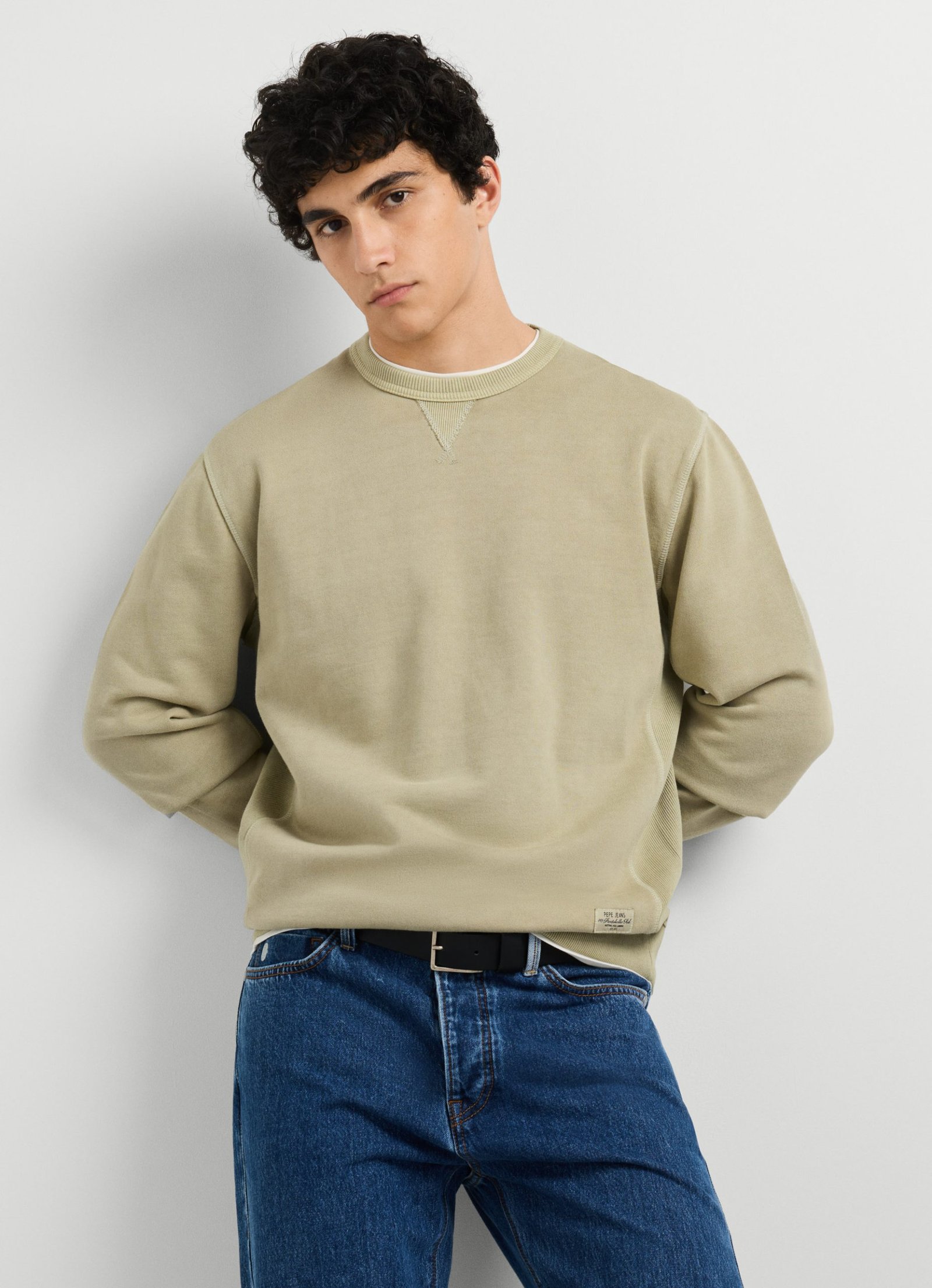 Sudadera cuello redondo fit regular · Washed Army Green
