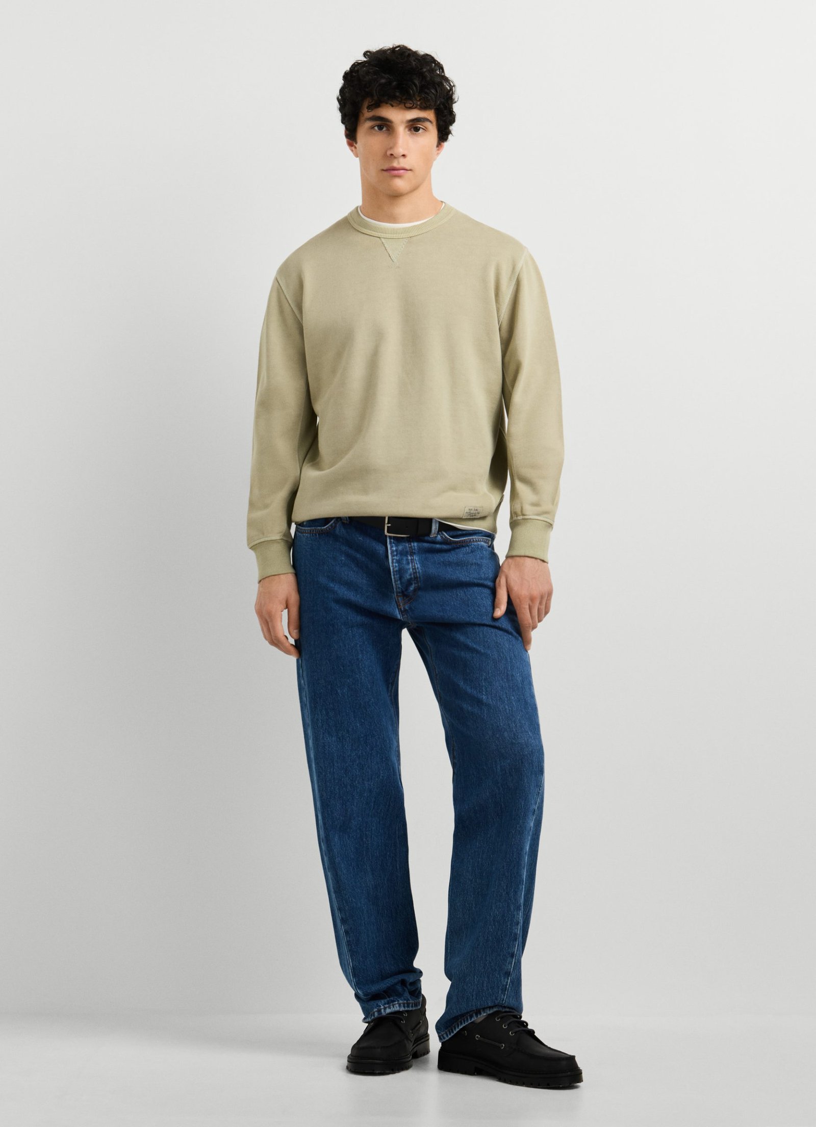 Sudadera cuello redondo fit regular · Washed Army Green