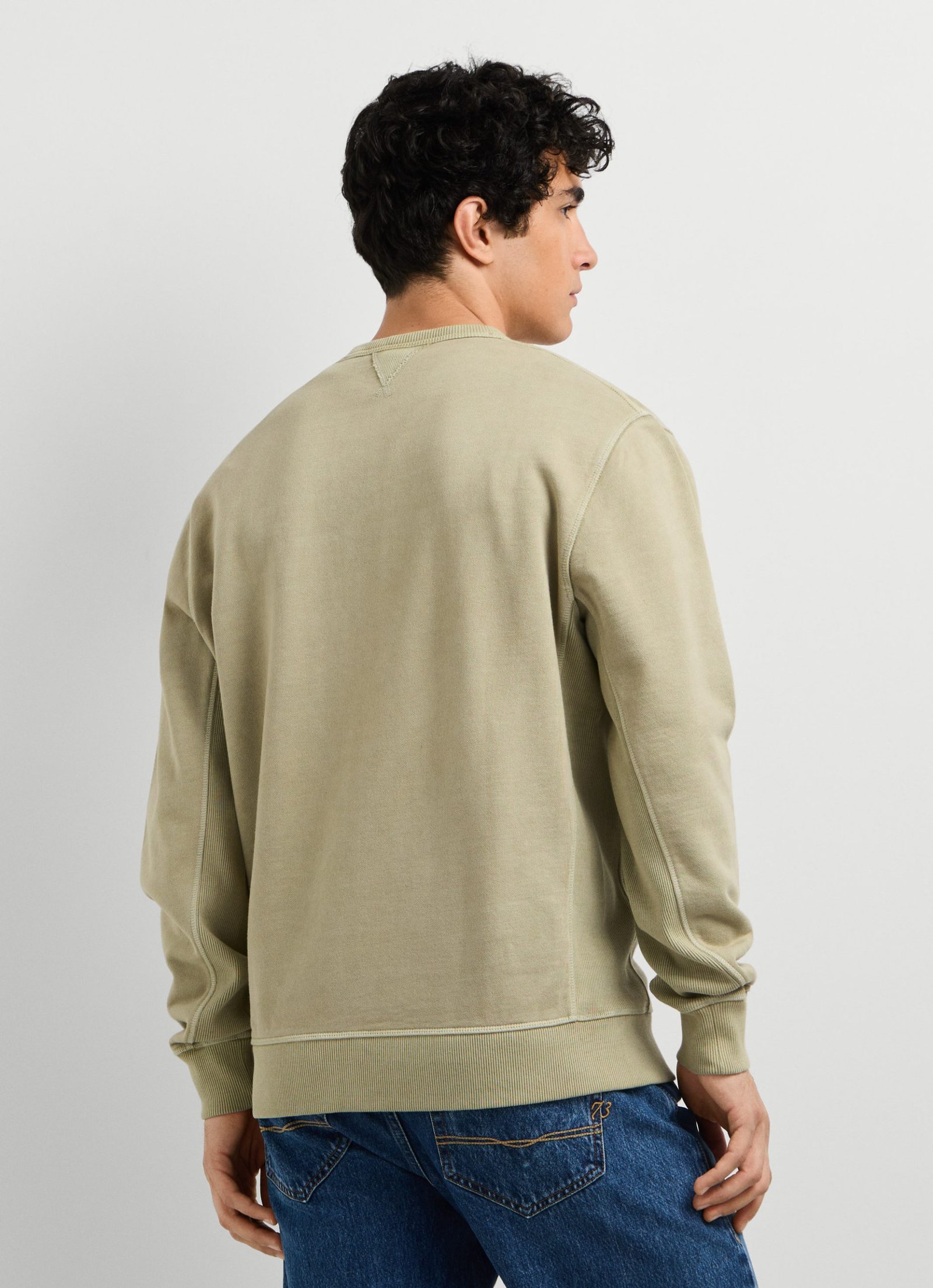 Sudadera cuello redondo fit regular · Washed Army Green